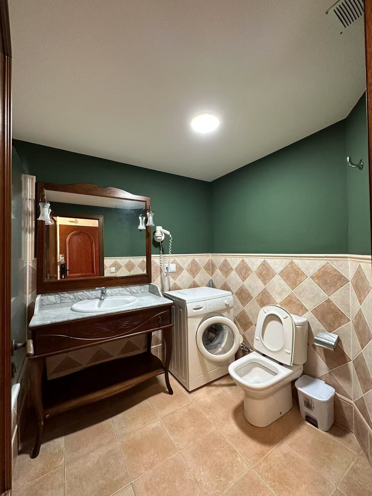 Cabanes Coliving Estándar con cocina baño